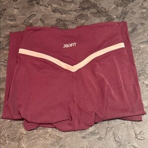 J80fit Maroon Leggings with white Accent on wait